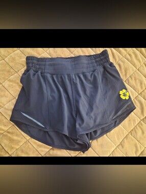 lululemon Hawaii Exclusive Hotty Hot Size 4